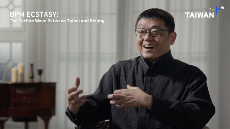 電音紀錄片「亞洲節拍心電圖:台北與北京的電音狂想」將在11月4日於台南放映,台灣電子樂先驅林強(圖)在片中分享,自己在導演侯孝賢邀請下演出電影,進而開始學做電影配樂,電子樂正是其中的重要元素。(TaiwanPlus提供)中央社記者葉冠吟傳真 112年10月29日