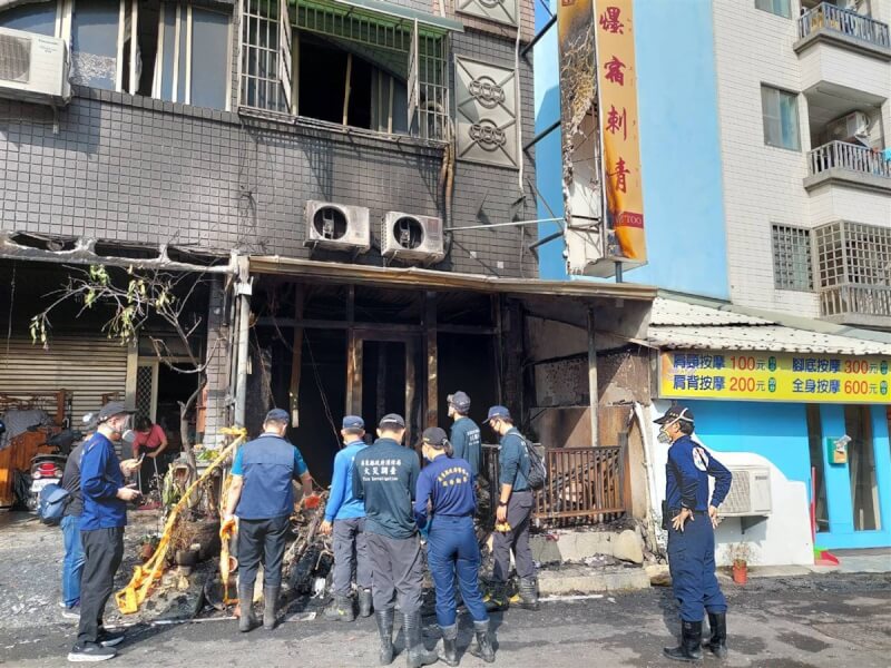 屏東市民享路1棟民宅29日清晨發生火警,造成妻死夫重傷意外,經專案小組調閱監視器畫面及鑑識小組現場採證,起火原因疑遭人縱火,已鎖定特定嫌疑人追緝中。(警方提供)中央社記者李卉婷傳真 112年10月29日