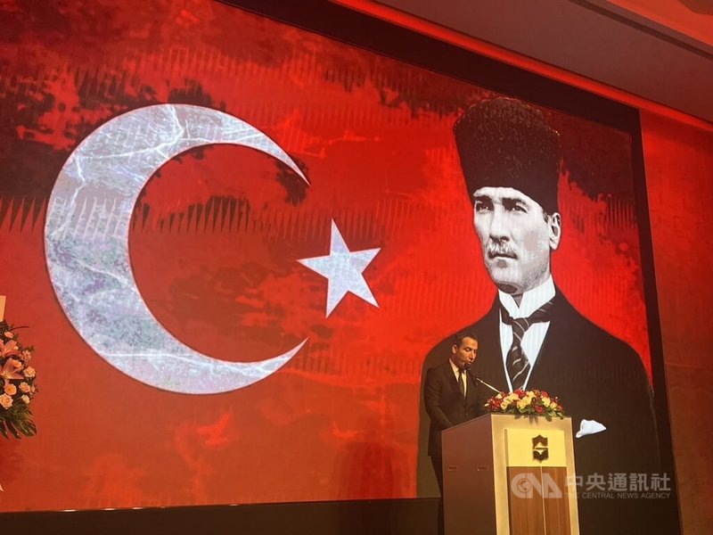 土耳其駐台代表處今天舉行國慶酒會，代表貝定可（Muhammed Berdibek）強調台土交流頻密。中央社記者黃雅詩攝 112年10月30日