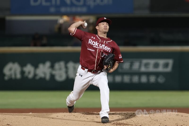 中華職棒季後挑戰賽樂天桃猿隊2連勝取得聽牌優勢,30日移回統一獅主場進行第3戰,桃猿隊推出曾仁和掛帥先發。中央社記者吳家昇攝 112年10月30日