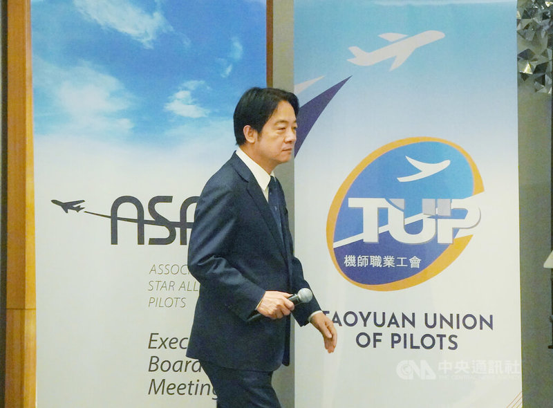 副總統賴清德（圖）31日在台北出席由桃園市機師職業工會主辦的「2023年星空聯盟飛行員協會執行理事會議」，並應邀上台致詞。中央社記者徐肇昌攝  112年10月31日