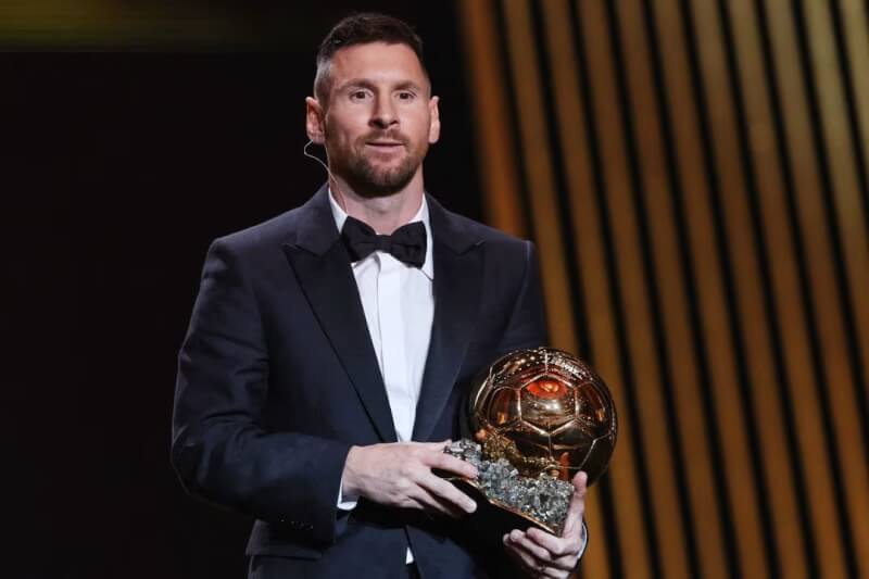 阿根廷足球巨星梅西30日榮獲職業生涯第8座金球獎。（路透社）