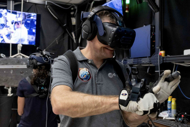 宏達電HTC宣布，攜手XRHealth和Nord-Space Aps，將旗下VR頭顯裝置VIVE Focus 3送上太空，為太空人排解任務期間可能出現的心理健康問題。（HTC提供）中央社記者江明晏傳真  112年11月3日