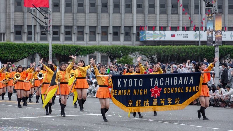 有「橘色惡魔」之稱的日本京都橘高校吹奏樂部將再次訪台，12月10日在高雄時代大道演出。（高雄市政府提供）中央社記者蔡孟妤傳真  112年11月3日