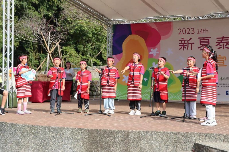 苗栗縣南庄鄉第14屆「新夏泰客音樂會」系列活動11日起登場，鄉公所6日舉辦宣傳記者會，邀請蓬萊國小學童演唱賽夏古調。（苗栗縣政府提供）中央社記者管瑞平傳真  112年11月6日