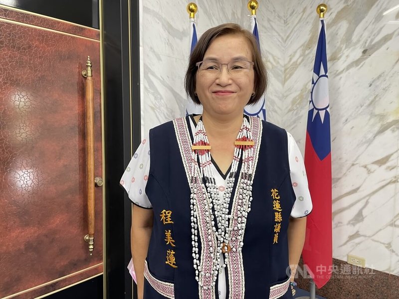 無黨籍花蓮縣議員程美蓮7日在議會質詢時指出,秀林鄉崇德考古遺址出土多件具歷史意義文物,應在當地設置展示館,建議可在蘇花安崇德服務區預定地增加展示空間。中央社記者張祈攝 112年11月7日