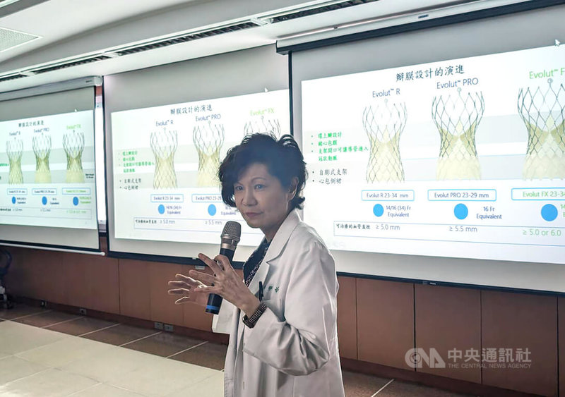 台北榮民總醫院心血管中心結構性心臟科主任陳嬰華9日表示,主動脈瓣膜狹窄是退化性疾病,以藥物治療效果有限,須接受傳統開心手術或心導管手術治療。中央社記者曾以寧攝 112年11月9日