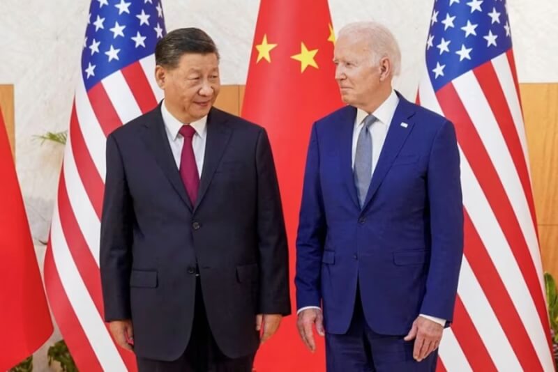 美國總統拜登（右）與中國國家主席習近平（左）去年11月在G20印尼峰會場邊會晤。（路透社）