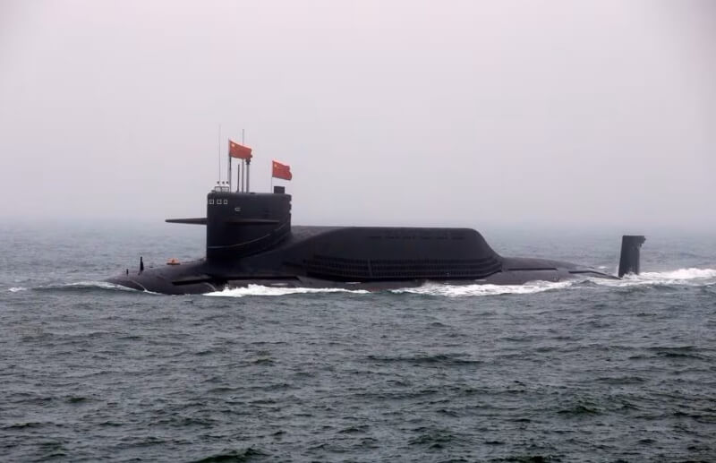 圖為2019年中國1艘核動力潛艦在青島附近參加一場海上操演。（路透社）