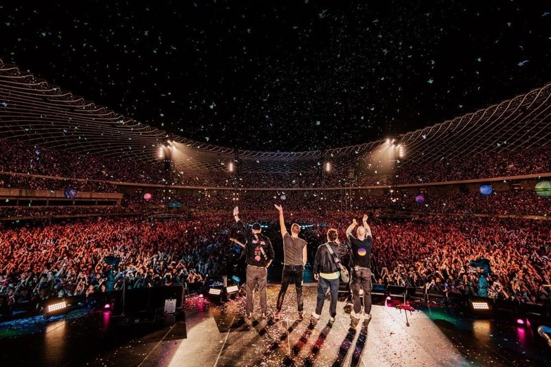 搖滾樂團Coldplay（酷玩樂團）去年11月11日晚間在高雄世運主場館開唱。（Live Nation Taiwan提供）