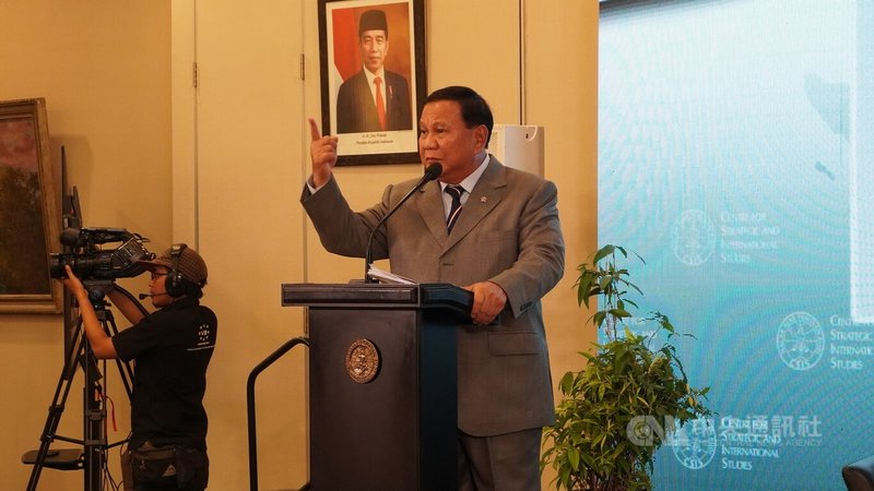 印尼總統候選人、國防部長普拉伯沃（Prabowo Subianto）13日表示，若當選，將持續印尼傳統的外交方針，也就是不參與地緣政治結盟。中央社記者李宗憲雅加達攝  112年11月13日