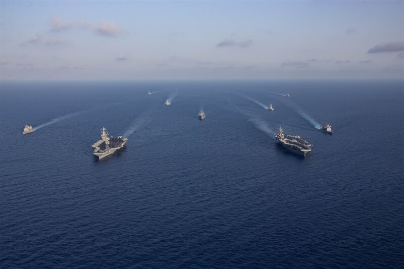 圖為美軍第6艦隊3日在地中海進行演訓。（圖取自美軍歐洲司令部網頁eucom.mil）
