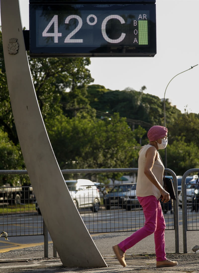 13日巴西聖保羅高溫達攝氏42度。（法新社）