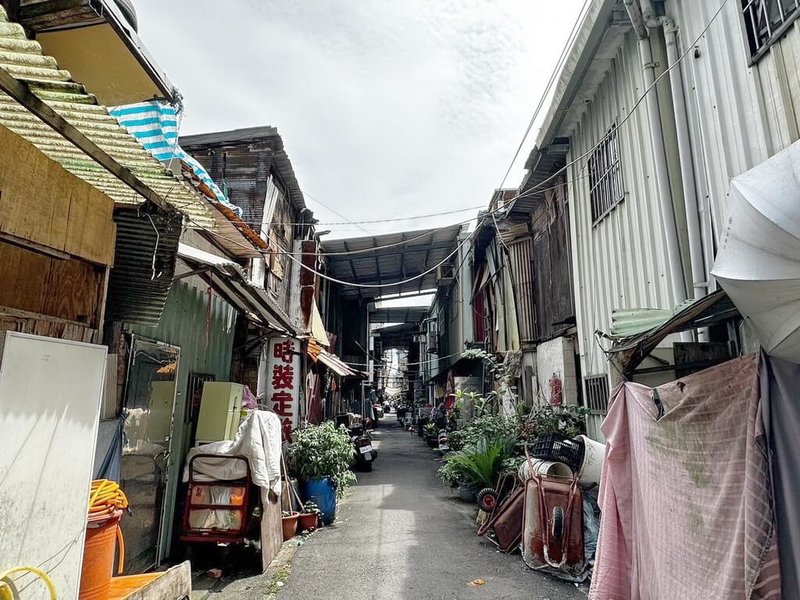 新北市政府16日發布核定實施永和區大陳社區單元3公辦都更案,新北市住宅及都市更新中心後續將申請拆除執照、建築執照,啟動搬遷及拆除作業,盼讓地主早日入住新家。圖為大陳社區更新單元3基地範圍現況。(新北市住宅及都市更新中心提供)中央社記者黃旭昇新北市傳真 112年11月16日