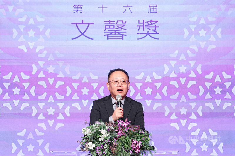 第16屆文馨獎頒獎典禮16日在台北華山文創園區登場,文化部長史哲(圖)出席致詞,感謝獲獎者對文化藝術事業的贊助支持。中央社記者鄭清元攝 112年11月16日