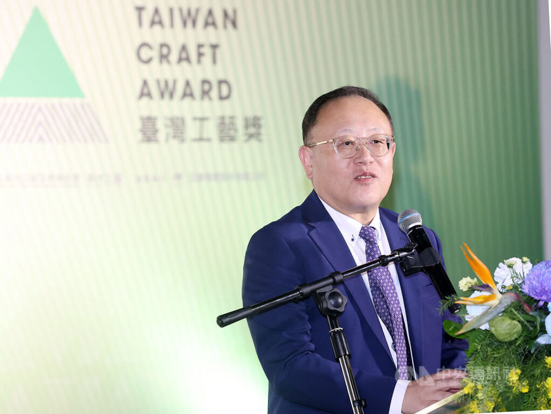 2023台灣工藝獎頒獎典禮暨展覽開幕17日下午在台灣當代文化實驗場舉行,並展出80組入選作品,文化部長史哲(圖)出席致詞,嘉許得獎者。中央社記者郭日曉攝 112年11月17日