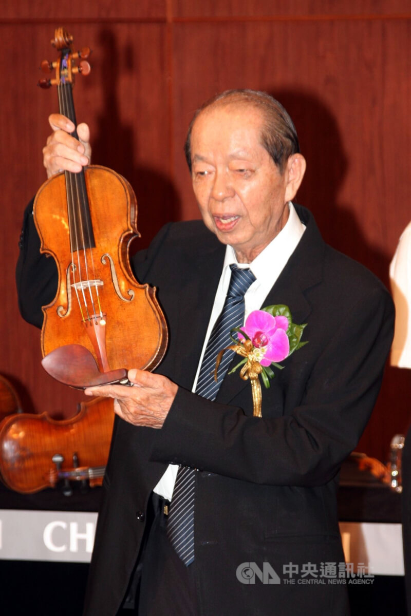 奇美集團創辦人許文龍創辦奇美博物館，尤以提琴收藏聞名。（中央社檔案照片）