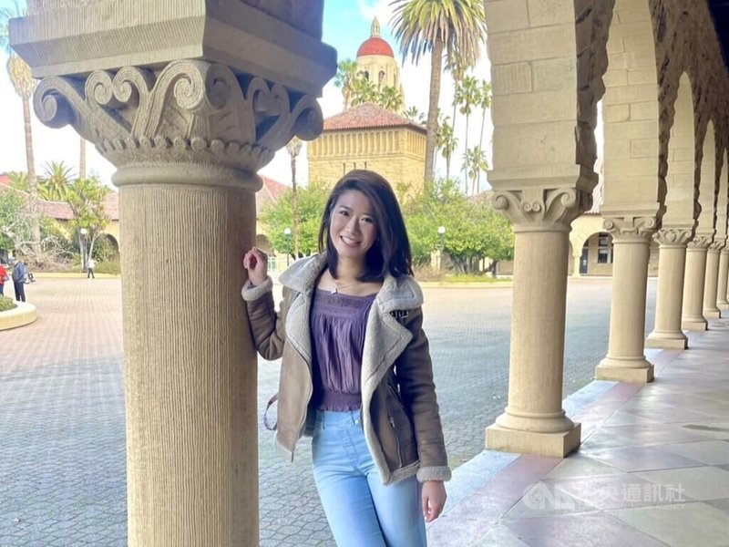 20歲台裔女生張芳瑜就讀史丹佛大學管理科學與工程學系，在親友眼中是個理工女，她表示參加選美活動是為了宣傳台灣。中央社記者林宏翰洛杉磯攝 112年11月20日
