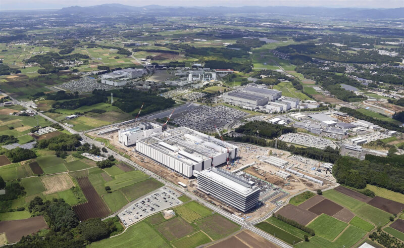 台積電位於日本熊本的工廠正在興建。圖為8月時拍攝的外觀。（共同社）