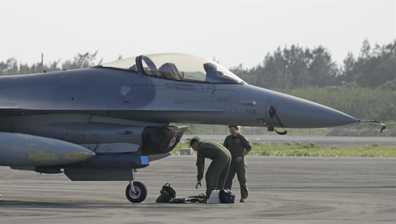 圖為位於日本琉球駐日美軍的F-16戰機。（共同社）