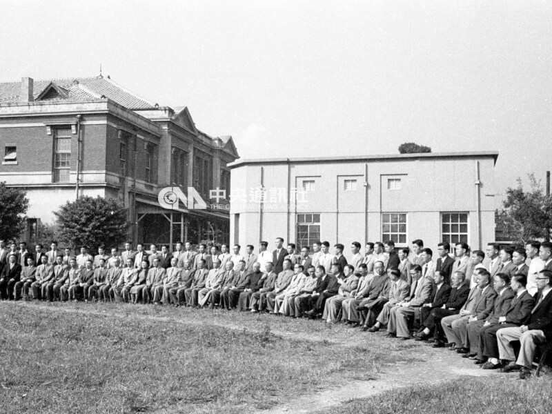 1954年，國立政治大學在台復校。（中央社檔案照片）