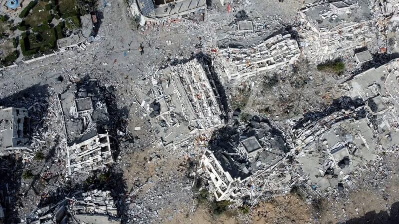 加薩走廊南部大片建築物被空襲炸毀。（路透社）