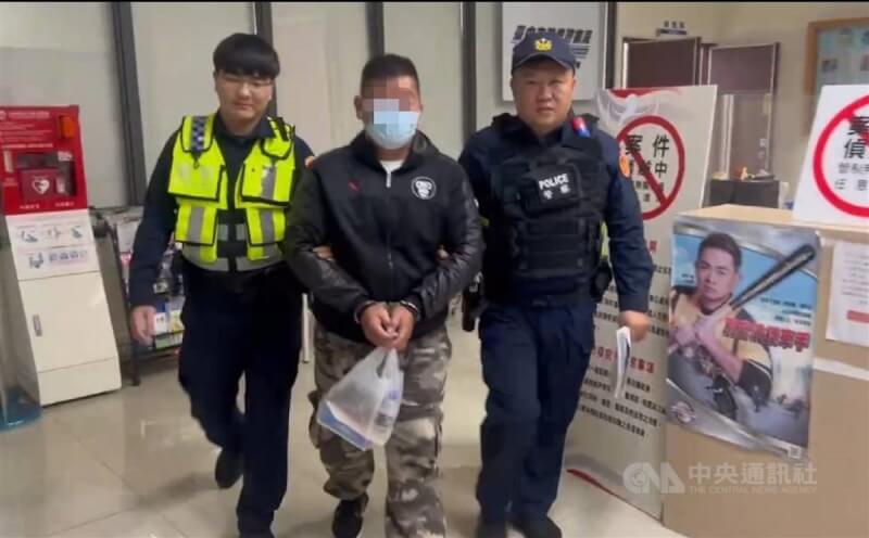 台中警方近日接獲7件機車前煞車卡鉗遭竊的案件,經調查為無業的陳姓男子(中)涉案,警方日前循線將他逮捕到案,詢問後依竊盜罪嫌移送台中地檢署偵辦。(翻攝照片)中央社記者蘇木春傳真 112年11月28日