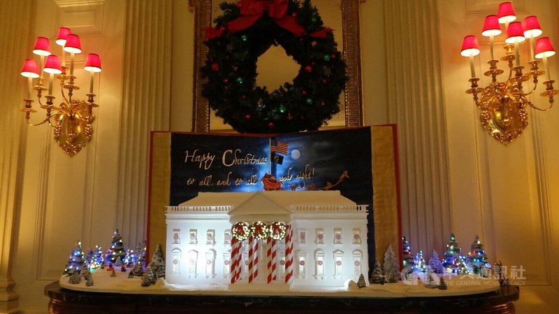 隨著冬天的腳步到來，白宮也做好準備歡迎所有訪客歡慶耶誕。今年白宮以「魔力、奇蹟與歡樂」為主題，讓訪客重拾赤子之心，沉浸在童話世界中。中央社記者江今葉華盛頓攝 112年11月28日