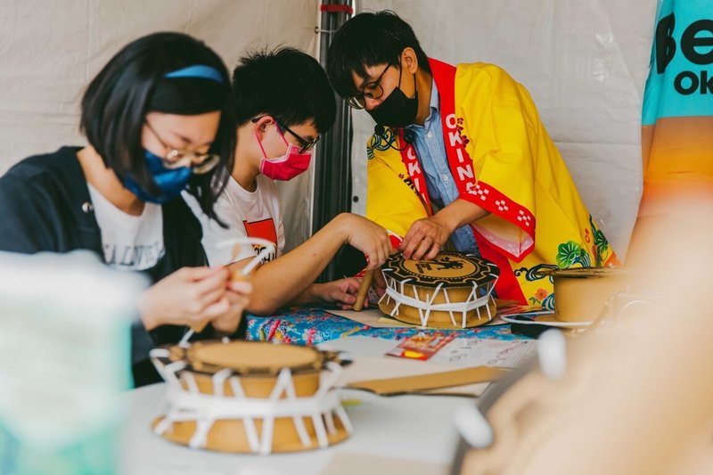 高雄流行音樂中心將舉辦年末跨國市集「下酒祭」活動，攜手日本沖繩縣，打造專屬南方冬日的音樂主題慶典，廣邀沖繩的物產職人來台交流，為音樂展演增添更多元且豐富的面向。（高流提供）中央社記者林巧璉傳真  112年11月29日