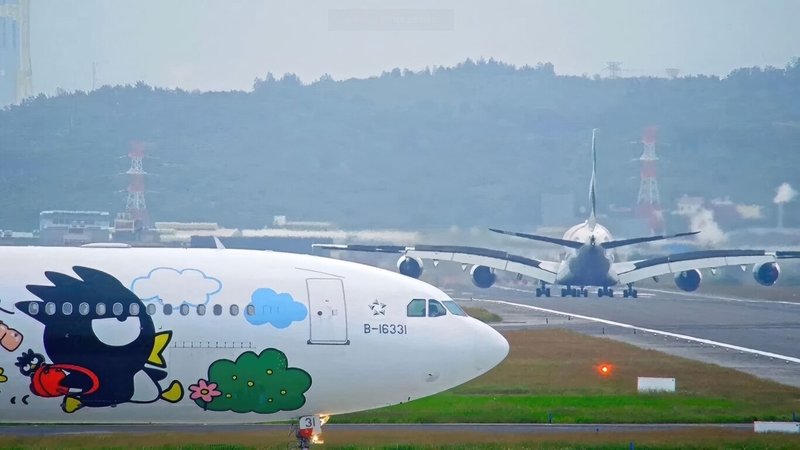 桃園市政府風景區管理處29日表示,桃園觀光即時影像新增桃園機場的飛機起降畫面,能看到飛機細節。(桃園風管處提供)中央社記者葉臻傳真 112年11月29日