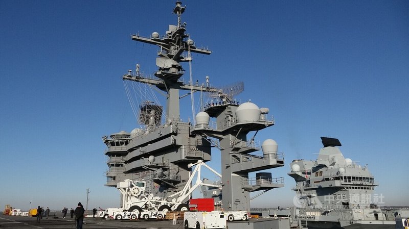 正在維吉妮亞州諾福克海軍基地整裝的美軍喬治華盛頓號航空母艦,預計明年重返第七艦隊,駐防日本橫須賀海軍基地。中央社記者江今葉諾福克海軍基地攝 112年11月30日