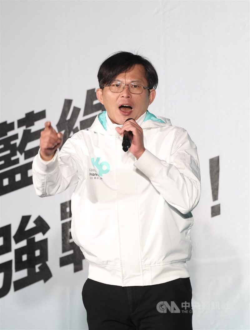 台灣民眾黨1日晚間在立法院群賢樓外舉辦「民眾開講」，邀請多人輪流上台評論時事，民眾黨不分區立委被提名人黃國昌也登台發表看法。中央社記者趙世勳攝 112年12月1日