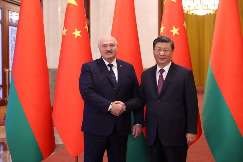 圖為白俄總統魯卡申柯（右）3月1日會見中國國家主席習近平（右）。（路透社）