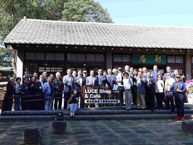 東海大學為推動校園資產活化，將佇立超過一甲子的東海郵局重新修復，並結合校內外資源，5日成立「LUCE Shop & Café」東海路思義文創商品咖啡館。（東海大學提供）中央社記者趙麗妍傳真  112年12月5日