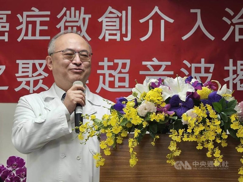 台大醫院5日舉行癌症微創介入治療中心聚焦超音波治療室揭牌儀式,院長吳明賢(圖)表示,超音波治療室跨入聚焦超音波抗癌研究,希望海伏刀治療不局限於醫美、婦科,也能造福癌症患者。中央社記者陳婕翎攝 112年12月5日