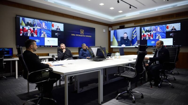 G7領袖6日與烏克蘭總統澤倫斯基（左1）舉行視訊會議。（圖取自twitter.com/ZelenskyyUa）
