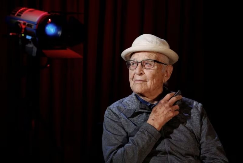 美國傳奇電視編劇兼製作人諾曼李爾辭世，享嵩壽101歲。（路透社）