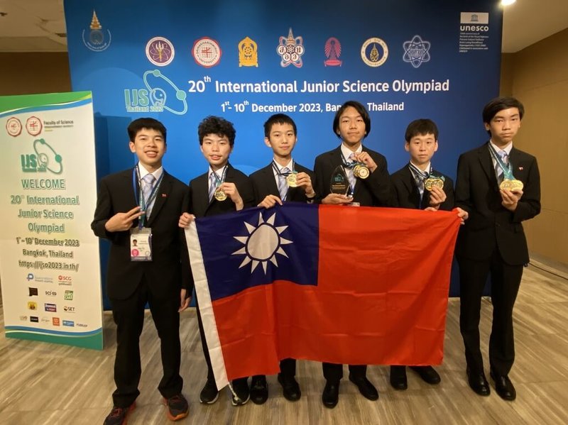 第20屆國際國中科學奧林匹亞競賽成績揭曉，台灣6名學生全數獲得金牌，國家總體排名第一名。（教育部提供）中央社記者許秩維傳真 112年12月10日