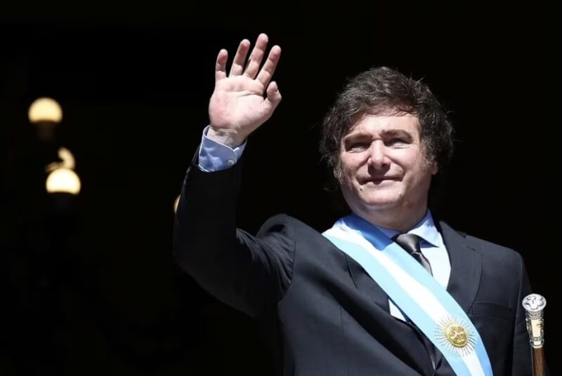 新任阿根廷總統、53歲自由主義經濟學家米雷伊10日宣誓就職。（路透社）