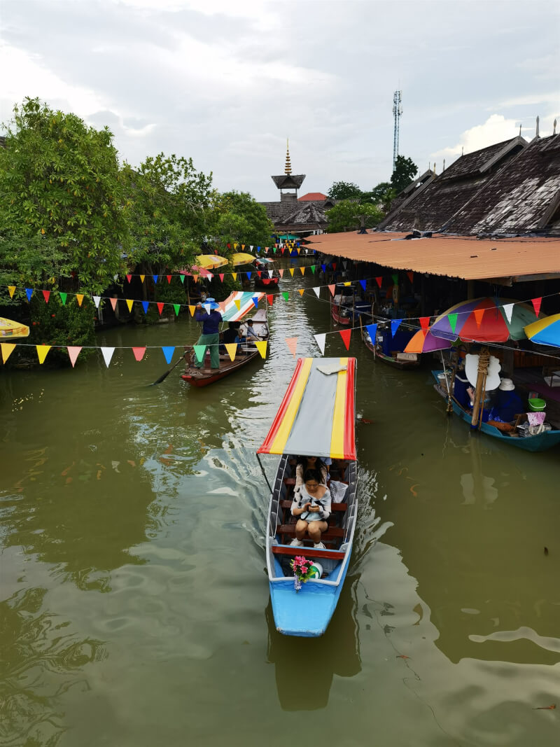 圖為11月10日，泰國知名景點芭達雅四方水上市場。（中新社）