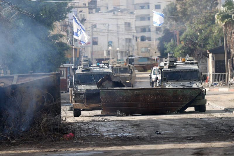 14日約旦河西岸以色列戰車。（安納杜魯新聞社）