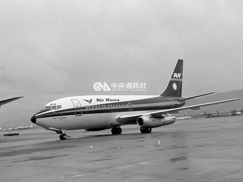 1975年12月諾魯航空公司首次班機飛抵台北。（中央社檔案照片）