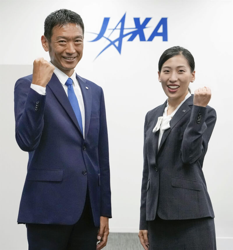 今年加入JAXA的日本太空人諏訪理（左）與米田亞優（右）。（共同社）