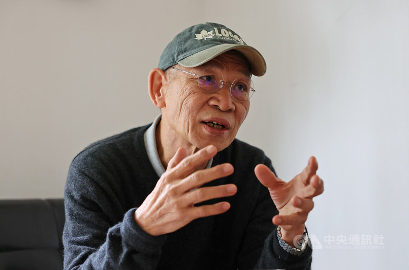 作家陳列回首50年前入獄心境,重新省視白色恐怖帶來的影響,完成「殘骸書」一書,今年獲台灣文學金典獎年度大獎肯定。中央社記者裴禛攝 112年12月26日