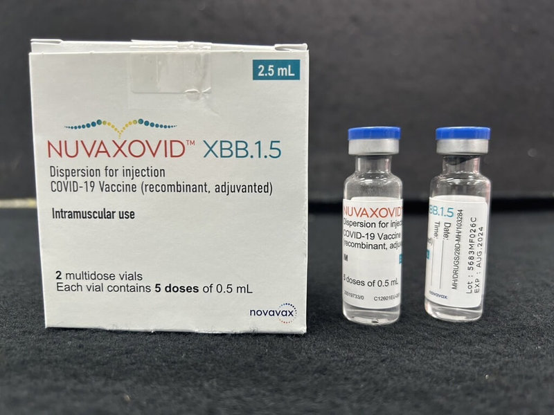 疾管署30日表示，Novavax的XBB疫苗計46.28萬劑上午抵台，如食藥署審查封緘順利，最快於113年1月9日開打。（疾管署提供）中央社記者沈佩瑤傳真 112年12月30日