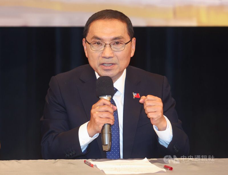 國民黨總統候選人侯友宜(圖)30日在電視辯論會後記者會被問到是否向民眾黨候選人柯文哲遞橄欖枝,侯友宜表示,這次選舉他保持誠摯的心,盼團結所有在野力量,下架貪污、無能的民進黨,所以歡迎有志之士共同努力。中央社記者張新偉攝 112年12月30日