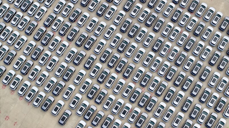 圖為中國深圳小漠國際物流港出口汽車泊車區空拍畫面。（中新社）