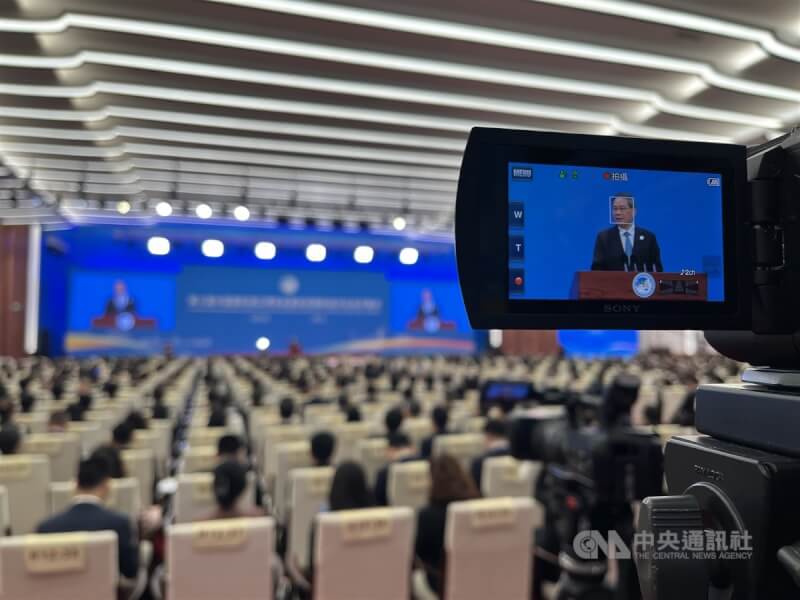 圖為中國國務院總理李強11月出席中國國際進口博覽會開幕式發表演講。（中央社檔案照片）