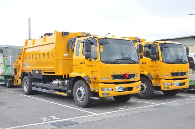 花蓮市公所添購清潔隊垃圾車,共5輛新車將在今年度全數交車完畢,其中2輛新垃圾車日前也開始執勤。(花蓮市公所提供)中央社記者李先鳳傳真 113年1月2日