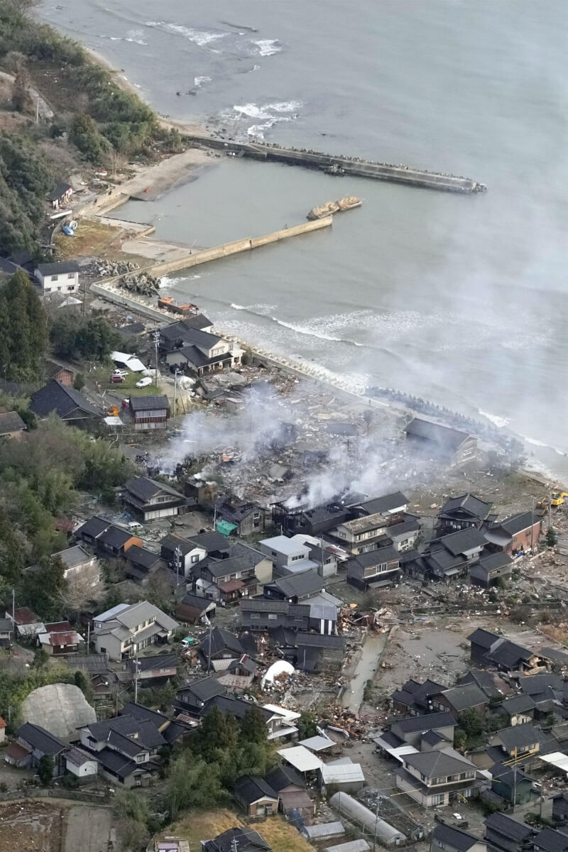 日本石川縣遭遇強震，能登町許多屋舍倒塌。（共同社）